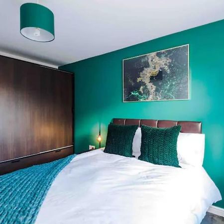 Spacious 5 Bedroom Home Hosted By Mcr Dens Manchester Eksteriør billede