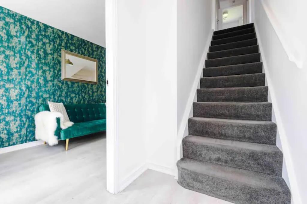 Spacious 5 Bedroom Home Hosted By Mcr Dens Manchester Eksteriør billede