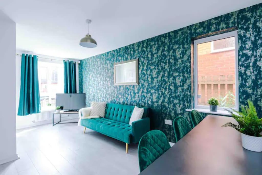 Spacious 5 Bedroom Home Hosted By Mcr Dens Manchester Eksteriør billede